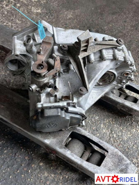 КПП механическая (МКПП) 5-ступенчатая 02Z301103D Volkswagen Transporter T5 1.9 Дизель