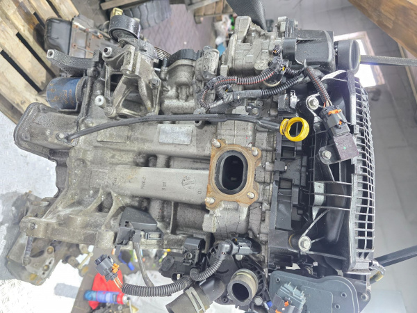 Двигатель HM01 Peugeot 208 1.2 Бензин