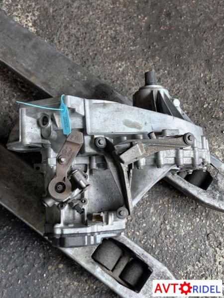 КПП механическая (МКПП) 5-ступенчатая 02Z301103D Volkswagen Transporter T5 1.9 Дизель