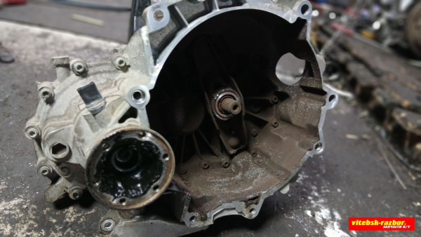 КПП механическая (МКПП) 5-ступенчатая 02T301103K Volkswagen Polo 4 1.2 Бензин
